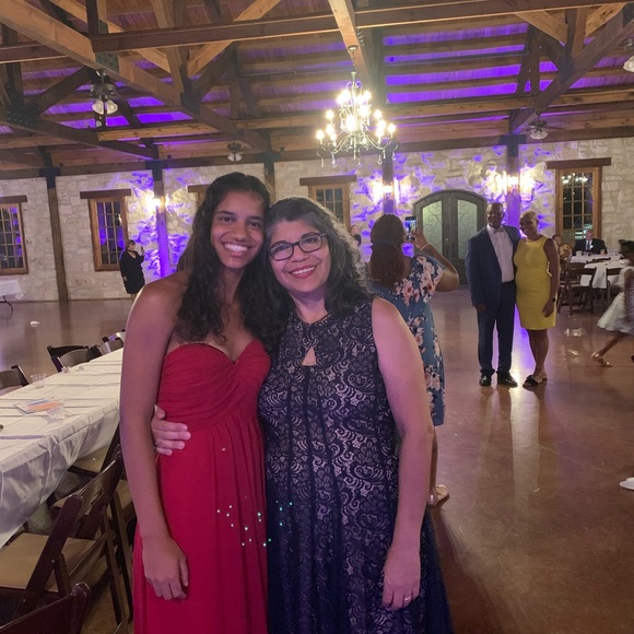 Meet your Posher, Alia - Picture 2 of 6